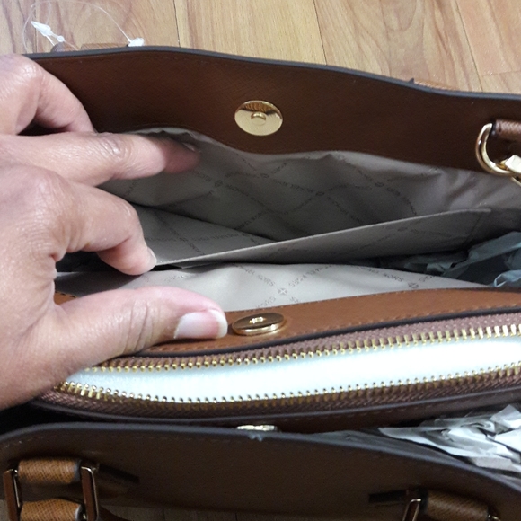 Michael Kors Camille Brown Leather Sarchel - Picture 8 of 16